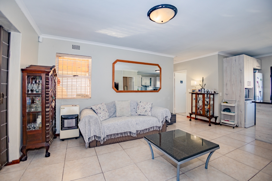 2 Bedroom Property for Sale in Oakglen Western Cape